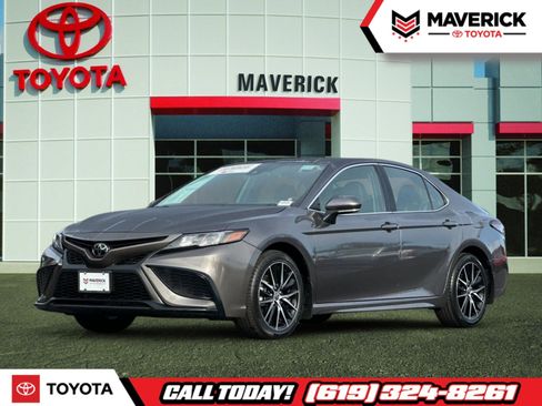 Used 2024 Toyota Camry SE image 1
