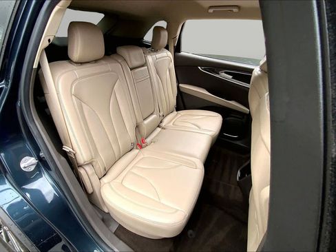 Used 2023 Lincoln Nautilus FWD w/ Premium Package image 19