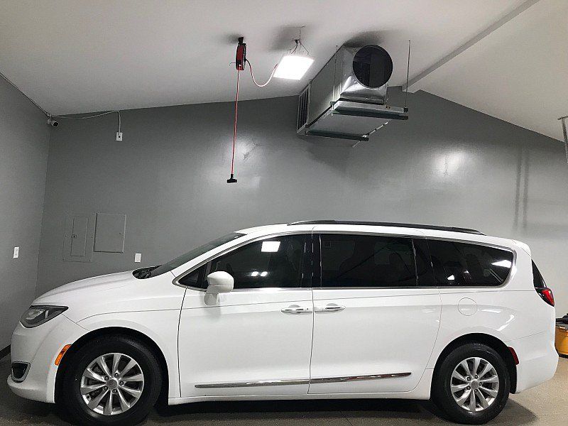 Used 2017 Chrysler Pacifica Touring-L FWD image 6
