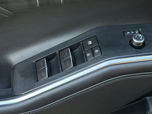 Used 2024 Toyota Highlander Limited image 26