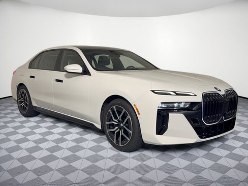 Used 2026 BMW 740i RWD image 7