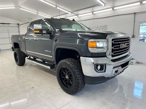 Used 2017 GMC Sierra 2500 SLT w/ Driver Alert Package AWD/4WD image 3