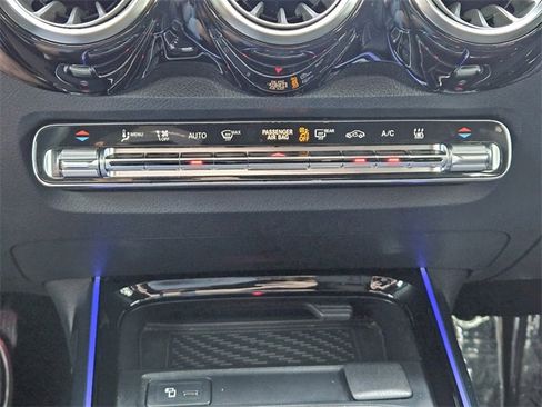 Used 2023 Mercedes-Benz EQB 300 4MATIC image 18