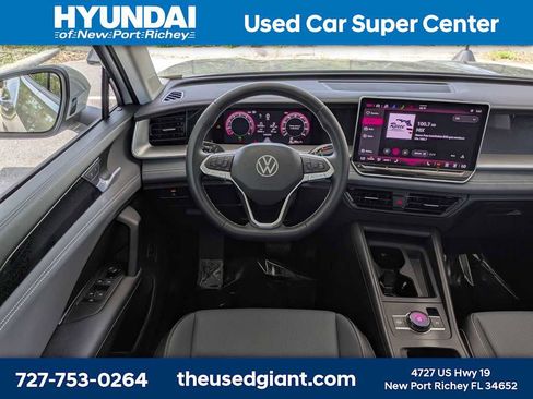 Used 2025 Volkswagen Tiguan SE w/ Panoramic Sunroof Package AWD/4WD image 21