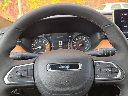 Used 2024 Jeep Compass Limited image 31