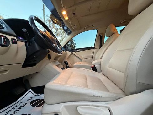 Used 2012 Volkswagen Tiguan SE image 17