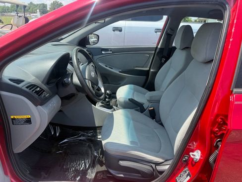 Used 2014 Hyundai Accent SE FWD image 9