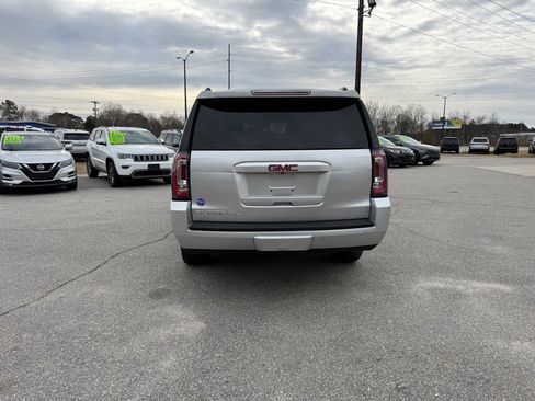 Used 2019 GMC Yukon XL SLT w/ Open Road Package image 4