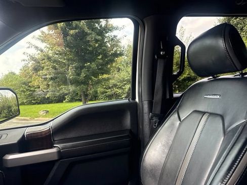 Used 2017 Ford F150 Platinum w/ Equipment Group 701A Luxury AWD/4WD image 36