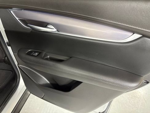 Used 2018 Cadillac XT5 Premium Luxury FWD image 25