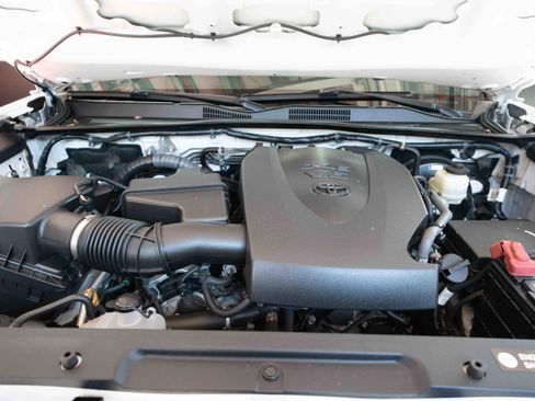 Used 2016 Toyota Tacoma TRD Sport w/ Premium & Technology Package image 30