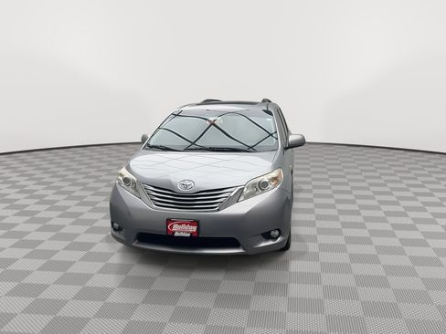 Used 2017 Toyota Sienna XLE Premium image 37