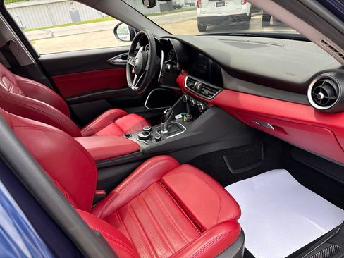 Used 2019 Alfa Romeo Giulia Ti Sport w/ Quick Order Package 22S Sport AWD/4WD image 46