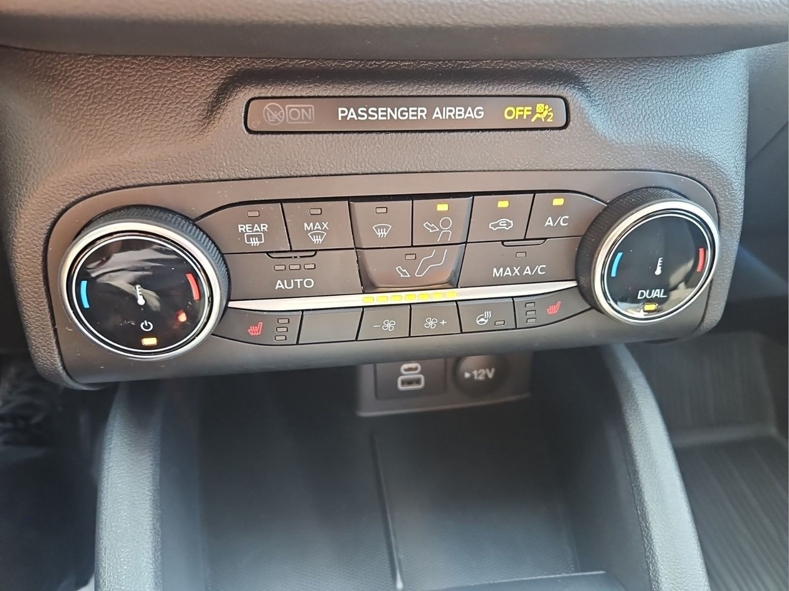 Used 2025 Ford Escape Active w/ Cold Weather Package AWD/4WD image 18
