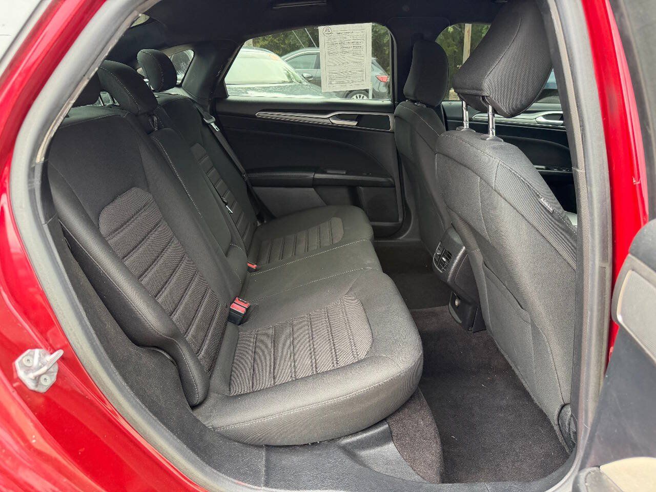 Used 2020 Ford Fusion SE FWD image 11