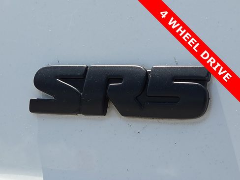 Used 2020 Toyota Tundra SR5 w/ SR5 Upgrade Package AWD/4WD image 8