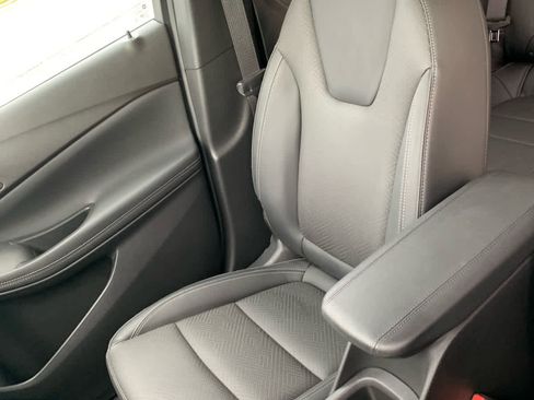 Used 2022 Buick Encore GX Essence image 21