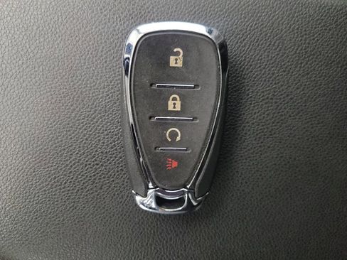 Used 2025 Chevrolet Trax LT FWD image 32