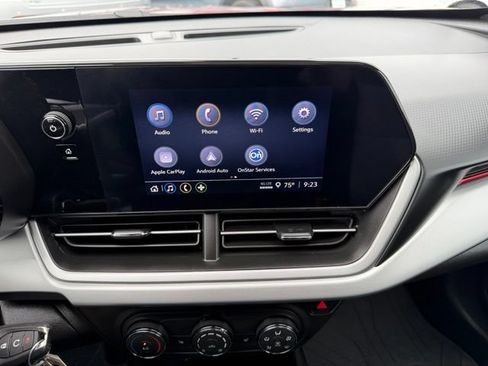 Used 2025 Chevrolet Trax RS w/ Sunroof Package FWD image 23