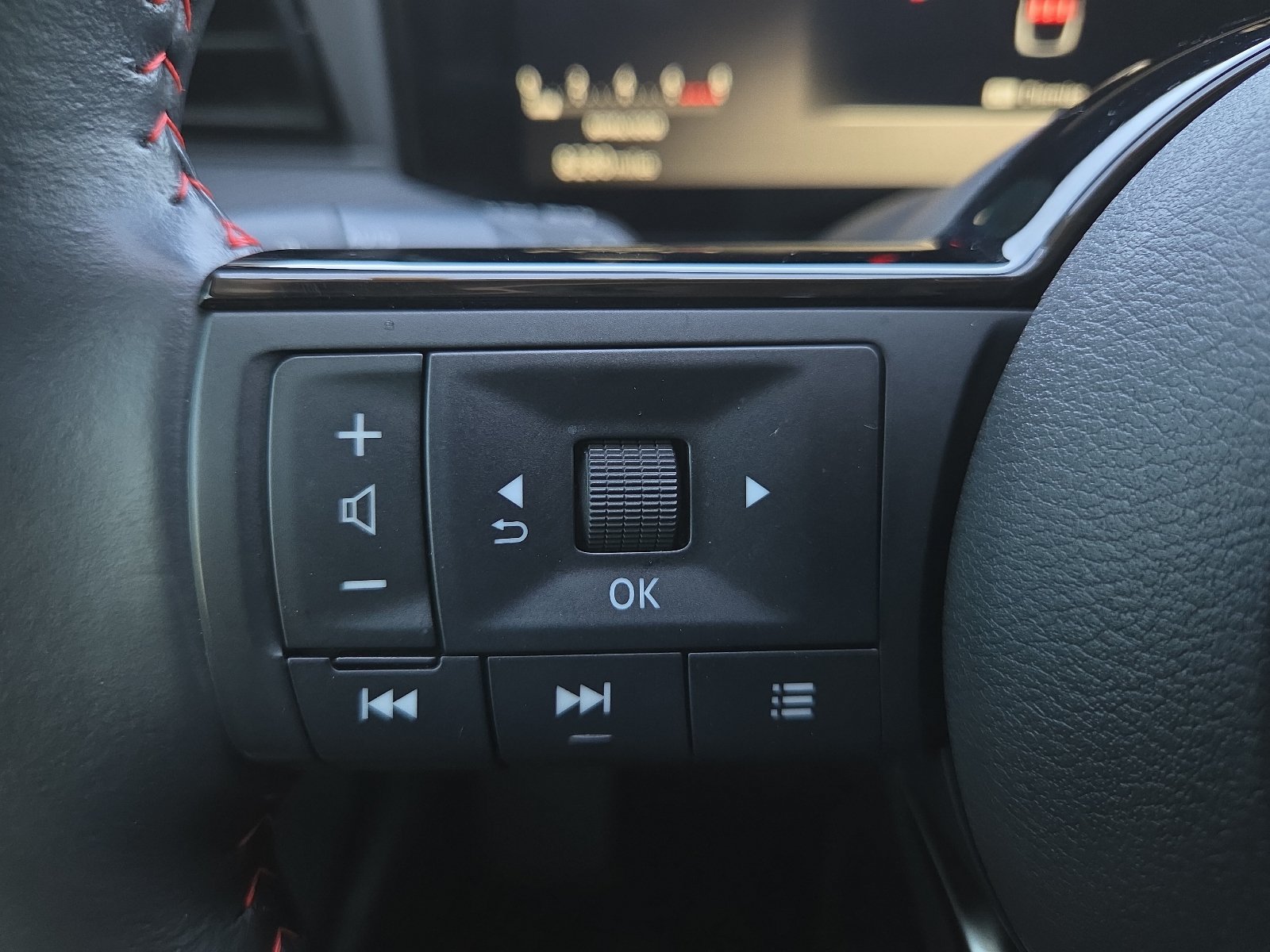 Used 2025 Nissan Kicks SR AWD/4WD image 19