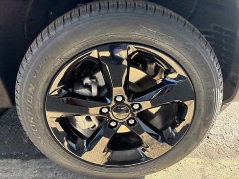 New 2025 Jeep Grand Cherokee Limited w/ Black Appearance Package image 30