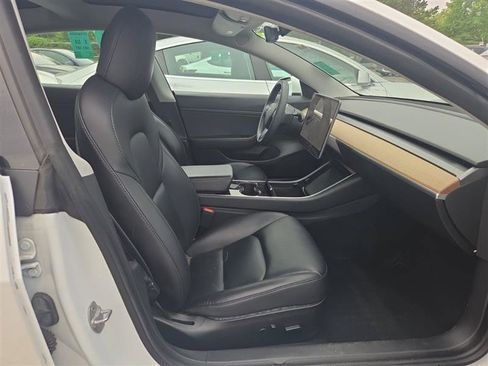 Used 2020 Tesla Model 3 Standard Range Plus RWD image 8