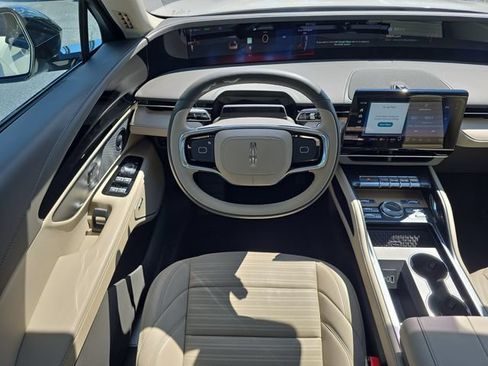 Used 2025 Lincoln Nautilus Reserve AWD/4WD image 28