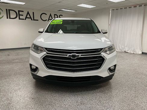 Used 2020 Chevrolet Traverse LT image 2