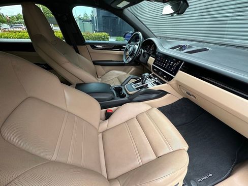Certified 2023 Porsche Cayenne S AWD/4WD image 40