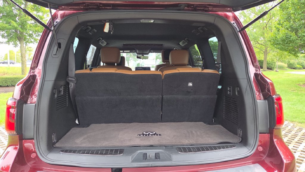 Used 2023 INFINITI QX80 Sensory w/ Cargo Package AWD/4WD image 16