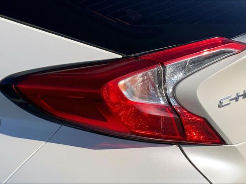 Used 2019 Toyota C-HR XLE FWD image 29