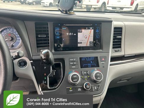 Used 2017 Toyota Sienna XLE w/ XLE Navigation Package AWD/4WD image 10
