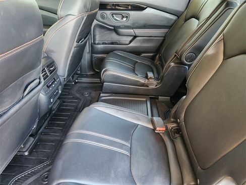 Used 2025 Honda Pilot TrailSport image 29