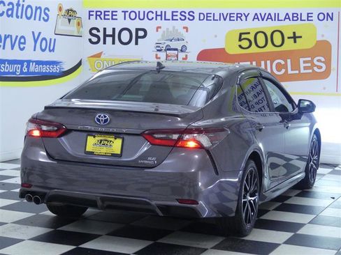 Used 2023 Toyota Camry SE image 7