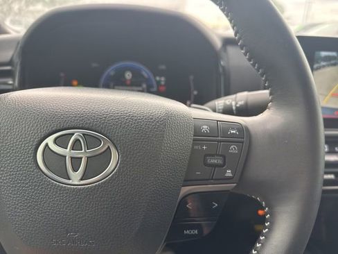 Used 2025 Toyota Camry SE w/ Convenience Package FWD image 13