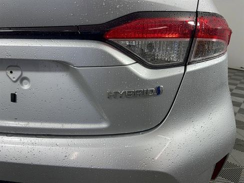 Used 2021 Toyota Corolla LE w/ Carpet Mat Package (TMS) image 8