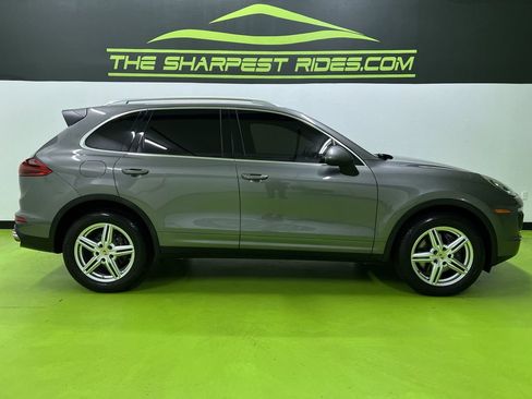 Used 2016 Porsche Cayenne AWD/4WD image 11