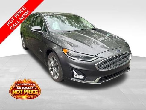 Used 2019 Ford Fusion Titanium FWD image 2