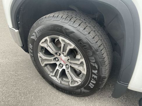 Used 2019 GMC Sierra 1500 SLE w/ SLE Value Package AWD/4WD image 9