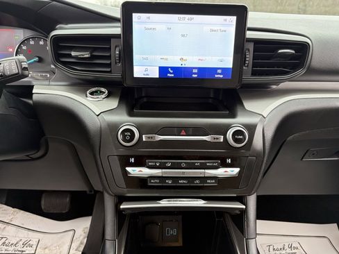 Used 2020 Ford Explorer XLT image 37