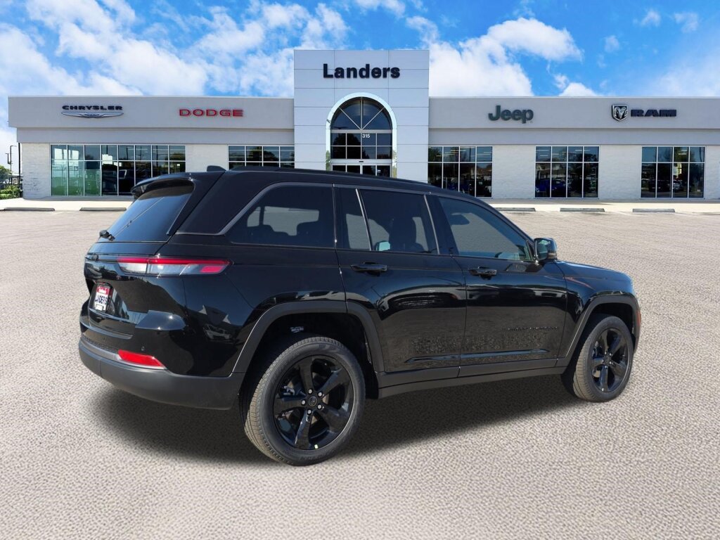New 2027 Jeep Grand Cherokee Limited RWD image 3