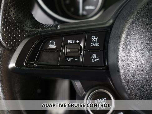 Used 2022 Alfa Romeo Stelvio Ti image 5