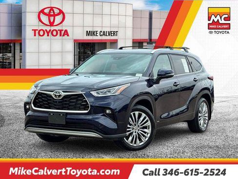 Certified 2026 Toyota Highlander Platinum AWD/4WD image 1