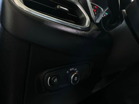 Used 2020 Chevrolet Equinox LT image 22