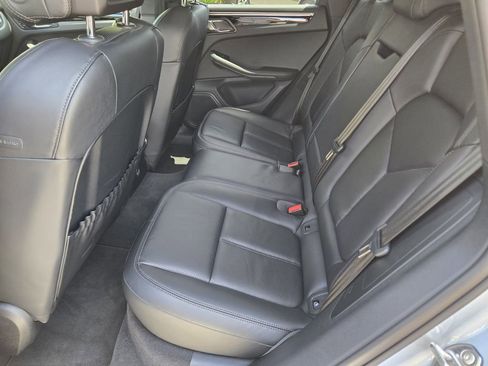 Used 2024 Porsche Macan AWD/4WD image 18
