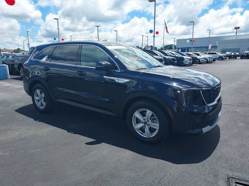 Used 2026 Kia Sorento LX FWD image 7