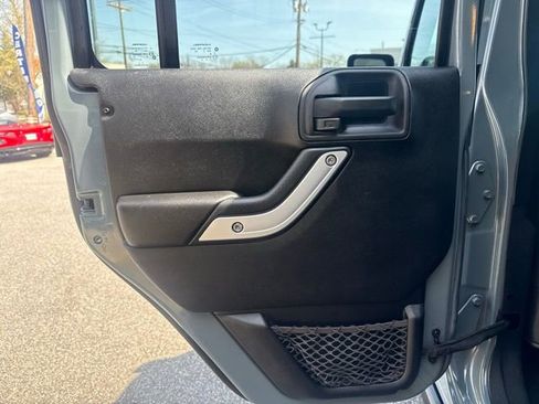 Used 2014 Jeep Wrangler Unlimited Rubicon w/ Connectivity Group image 35