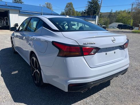 Used 2024 Nissan Altima 2.5 SR FWD image 10