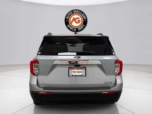 Used 2023 Ford Explorer XLT image 6