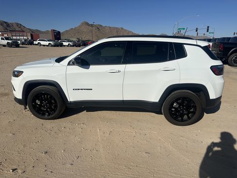 Used 2025 Jeep Compass Latitude w/ Altitude Special Edition AWD/4WD image 2